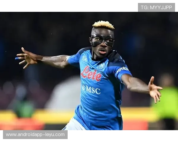 奥斯梅恩：尼日利亚足球前锋展现卓越实力，领衔球队冲击荣誉