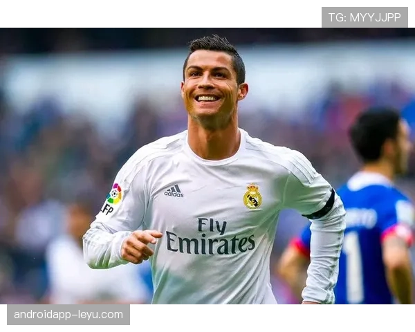 C罗再夺世界足球先生荣誉，闪耀足坛巅峰时刻