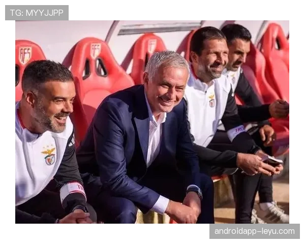 葡超金靴争夺战愈演愈烈,顶级射手集体爆发冲刺年度荣耀 葡超金靴争夺战愈演愈烈,顶级射手集体爆发冲刺年度荣耀