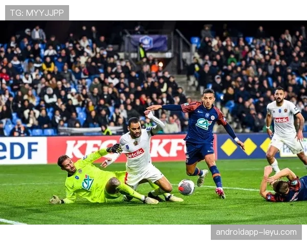 巴黎圣日耳曼迎战马赛,法甲焦点战争夺榜首荣耀,状态回暖剑指三分 巴黎圣日耳曼迎战马赛,法甲焦点战争夺榜首荣耀,状态回暖剑指三分