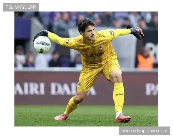 库尔图瓦本赛季零封纪录分析:状态回暖,防守表现稳健 库尔图瓦本赛季零封纪录分析:状态回暖,防守表现稳健