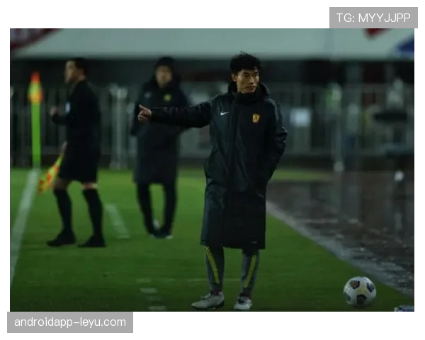 山东泰山中场创造力枯竭,越踢越乱局面已逐步反映在战绩上 山东泰山中场创造力枯竭,越踢越乱局面已逐步反映在战绩上