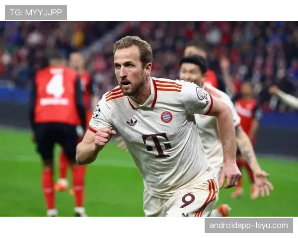 哈里·凯恩与莱万巅峰表现对比:全能中锋与终结机器的差异 哈里·凯恩与莱万巅峰表现对比:全能中锋与终结机器的差异