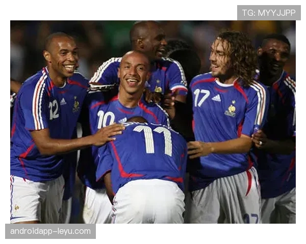 巴尔韦德与贝尔右路冲击效率及战术角色对比分析 巴尔韦德与贝尔右路冲击效率及战术角色对比分析