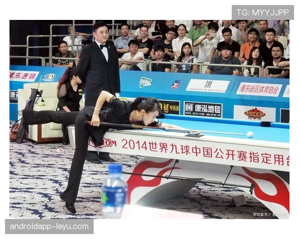 潘晓婷随手一发照片，镜头里那套私人球杆比我五年工资还贵